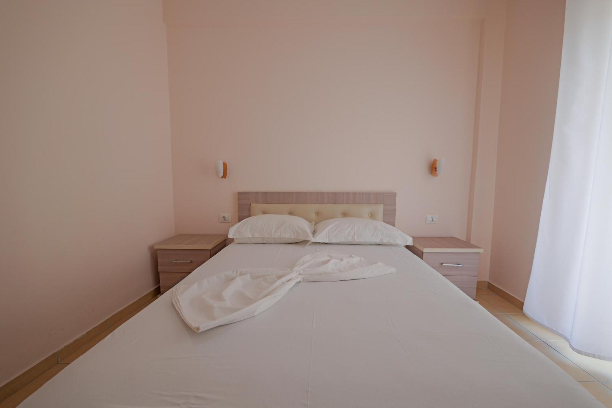 סרנדה Dana Hotel Apartments מראה חיצוני תמונה