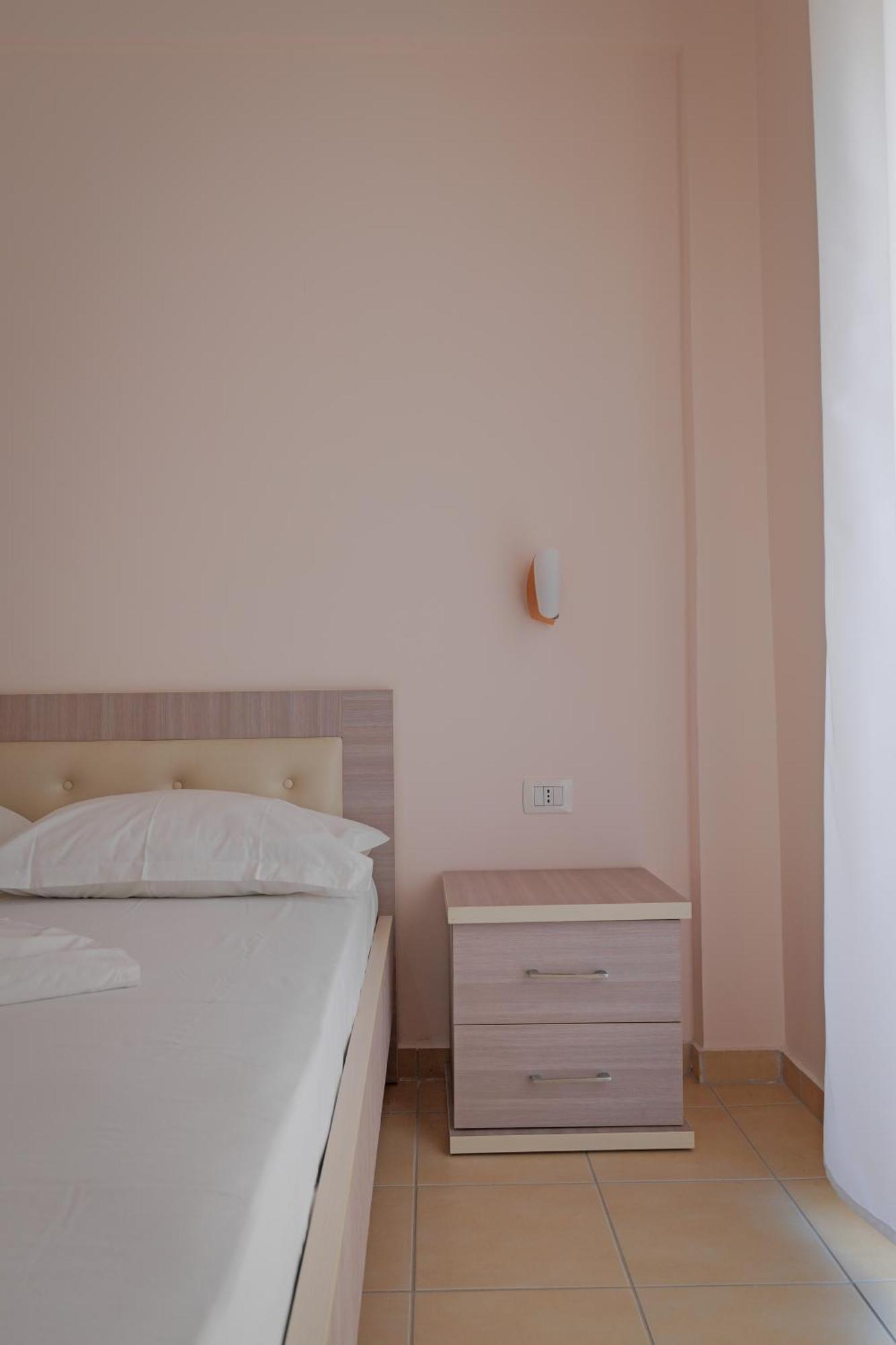סרנדה Dana Hotel Apartments מראה חיצוני תמונה